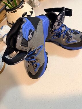 Kids Blue & Gray Camo Lace-Up Trail Boots